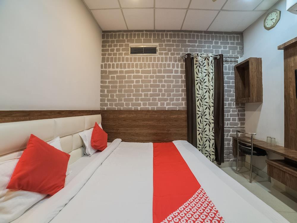 Oyo 23178 Hotel Raj Mandir