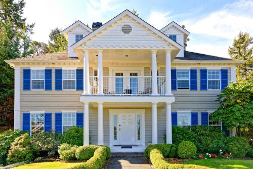 Belle Maison Aupres De La Mer