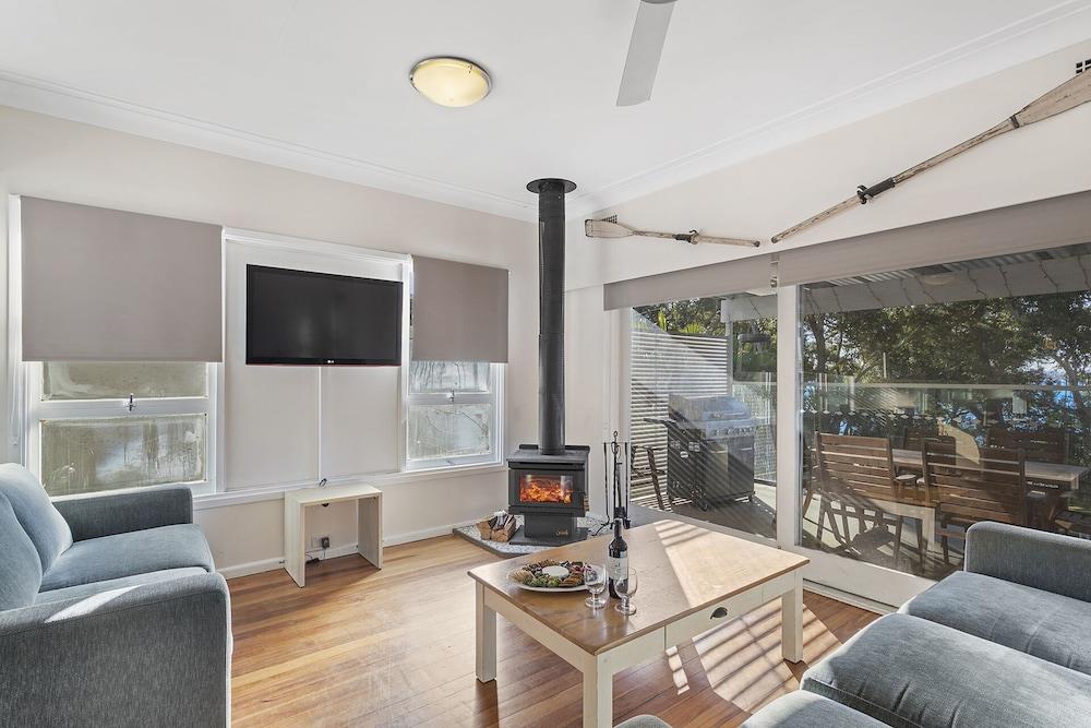 Blue Water, 127 Government Road