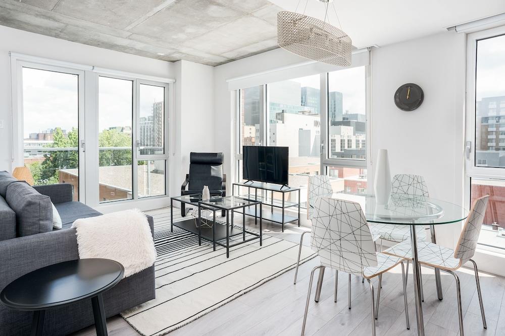 Delightful Festival Quarter Suites by Sonder