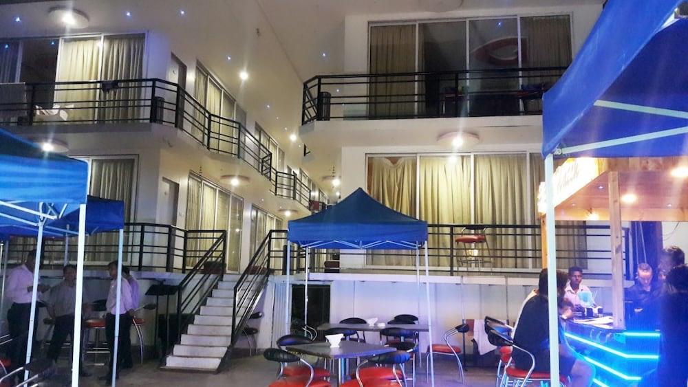 Royal Boomerang Beach Resort