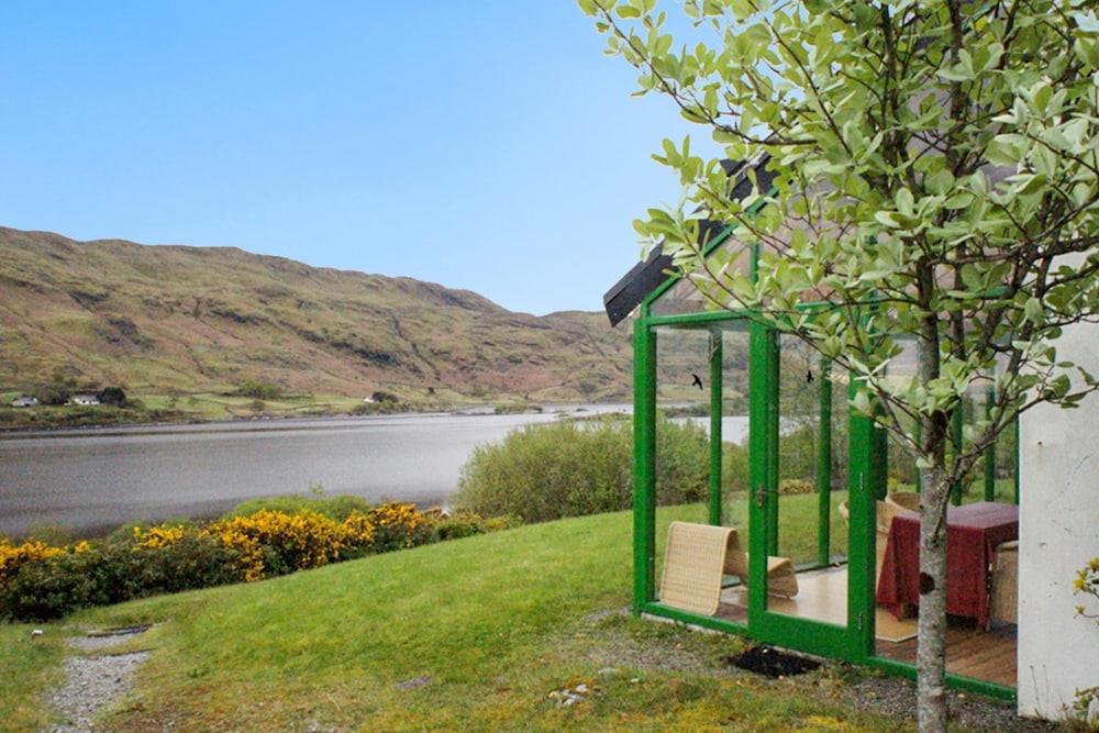 House With one Bedroom in Tourmakeady/derrypark, With Wonderful Lake View and Enclosed Garden