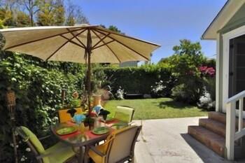 Downtown Quaint Cottage