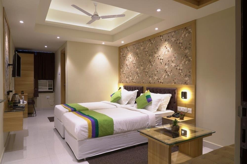 Click Hotel Capital House