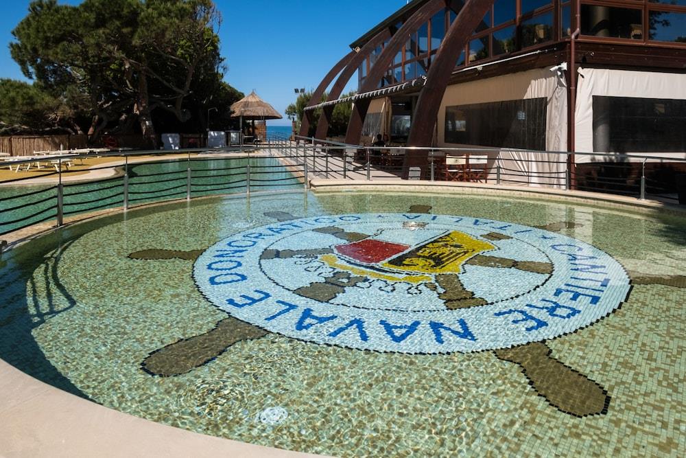 Canado Club Family Village