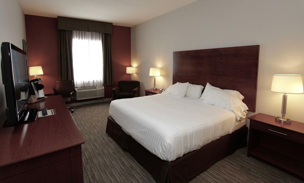 Holiday Inn Express Hotel & Suites Gananoque