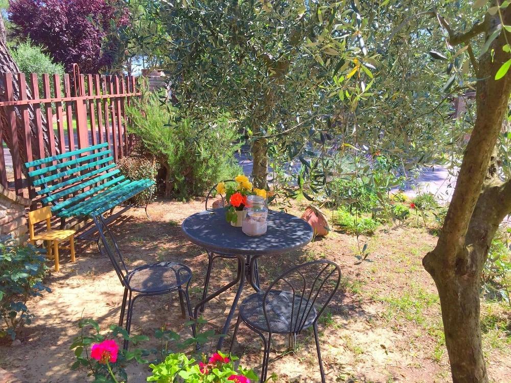 In A Beautiful Property With Pool And Views Of The Hills Of The Val Di Chiana