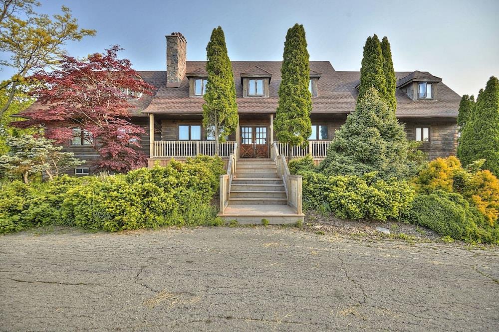 Grand Niagara Estate Lodge