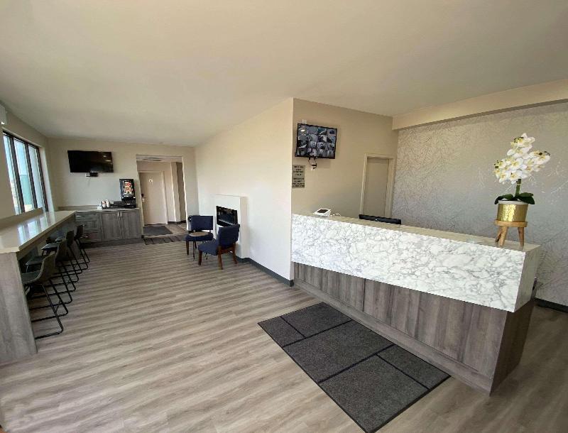 Econo Lodge Cochrane