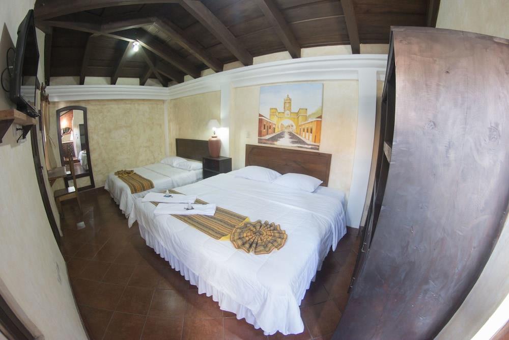 Hotel & Galeria Uxlabil Antigua