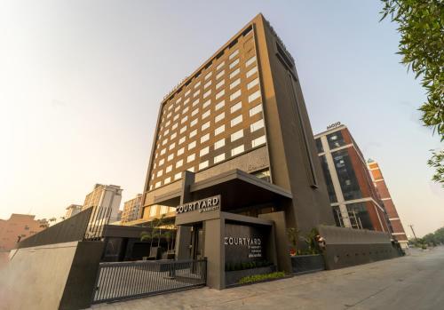 Courtyard By Marriott Vadodara