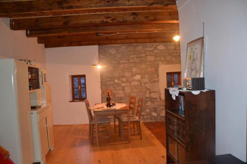 Holiday Farmhouse Skvor