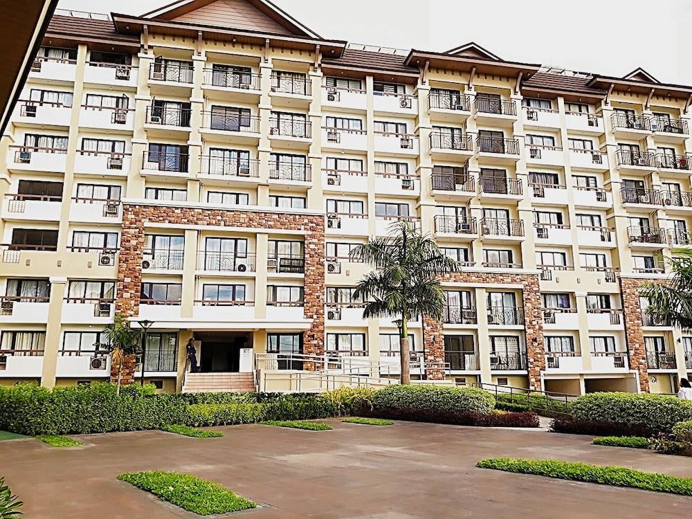 Condo @ One Oasis Condominuim