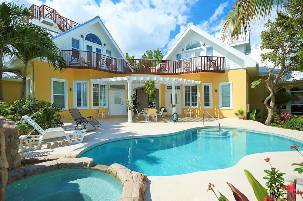 Shangri-La Boutique Bed & Breakfast