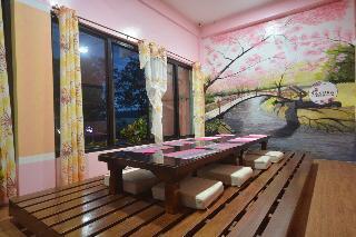 White Summerville Tourist Inn