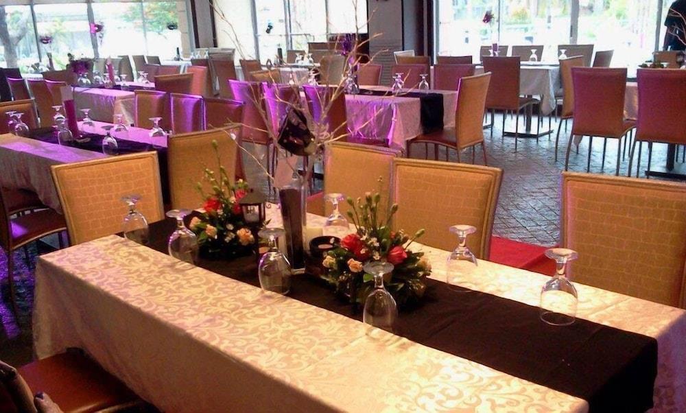 Acropolis North Watercamp And Country Club