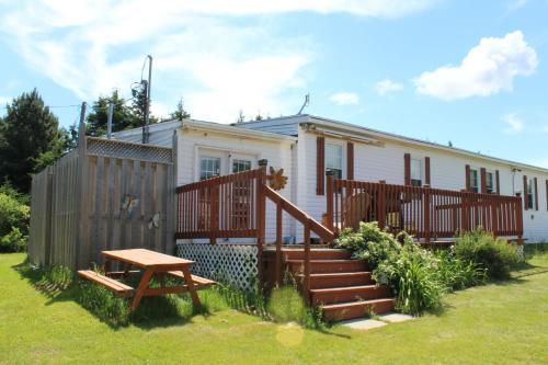 Sandpiper Cottages & Suites