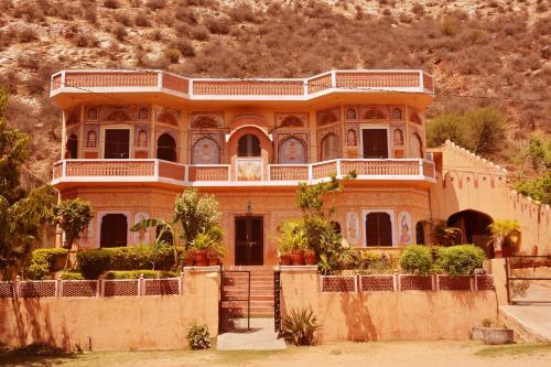 Aapno Heritage Hotel