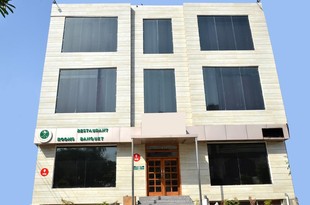 Oyo 5389 Hotel Polo Club