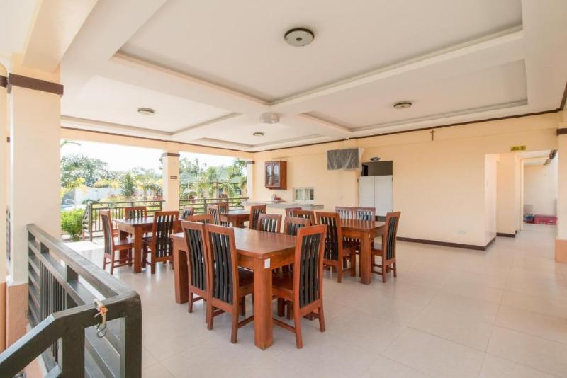 Reddoorz Plus @ Santa Catalina Metro Vigan