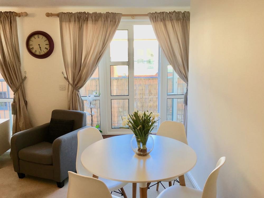 City Pad With Balcony And Secure Parking