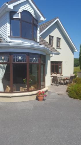 Tulla Villa Self Catering