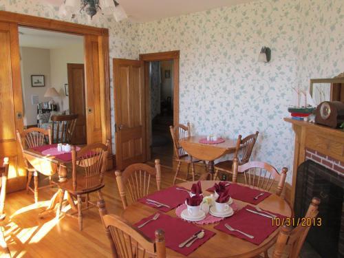 Louisbourg Harbour Inn Bed & Beakfast