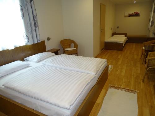 Alabárdos Panzió És Apartmanház