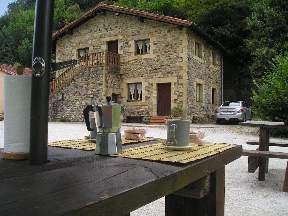 Apartamentos Rurales La Ventona De Luena