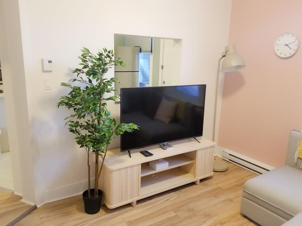 Jstlikehome - Downtown Suites [Vr]