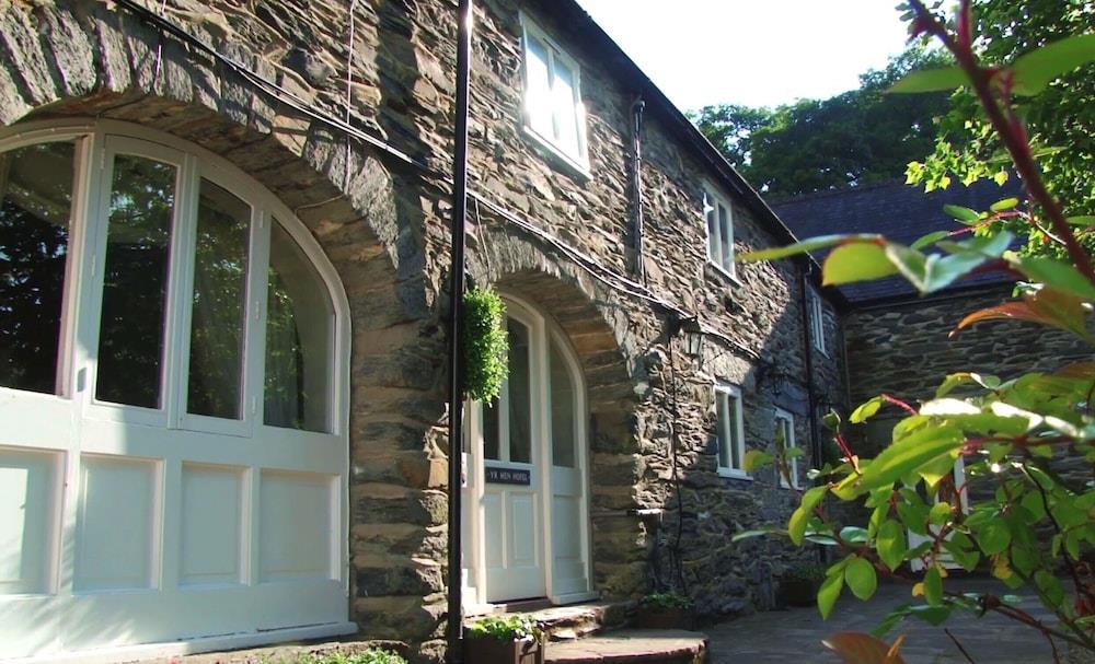 Bryn Melyn Farm Cottages