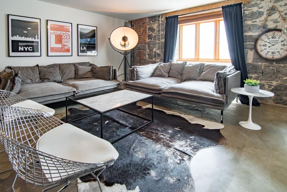 1821 Industrial Loft In Old Port By Nuage