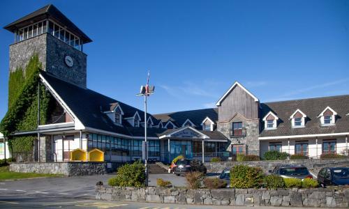 Peacockes Hotel & Complex