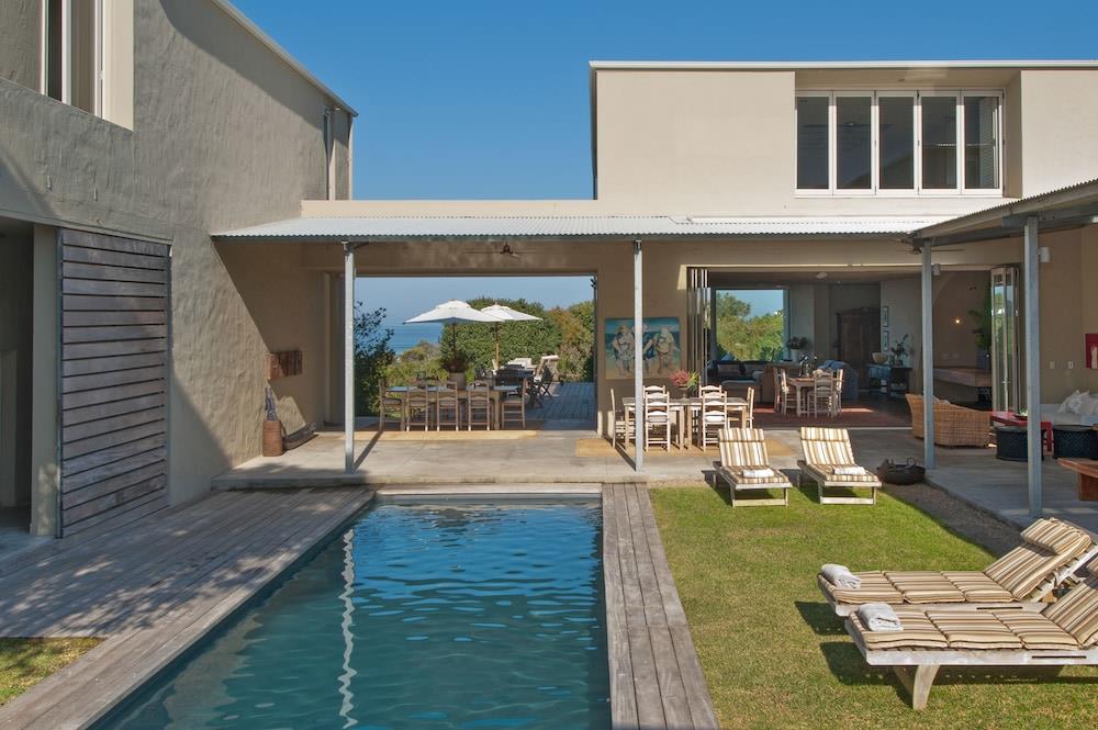 African Pride Mosselberg On Grotto Beach