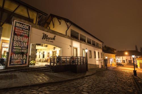 Imola Udvarhaz Dessert Hotel