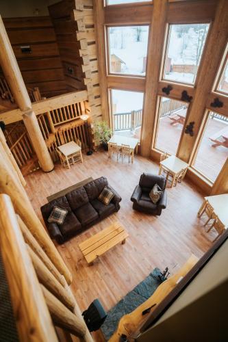 Basecamp Lodge Golden