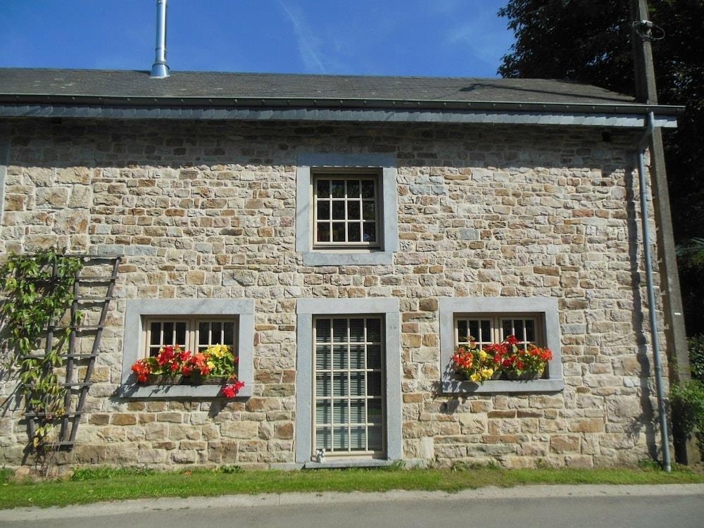 Beautiful, Fully Renovated House With Sauna, Jacuzzi And Covered Terrace