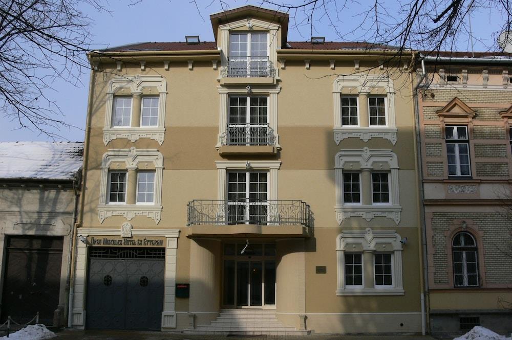 Old Miskolcz Hotel & Restaurant
