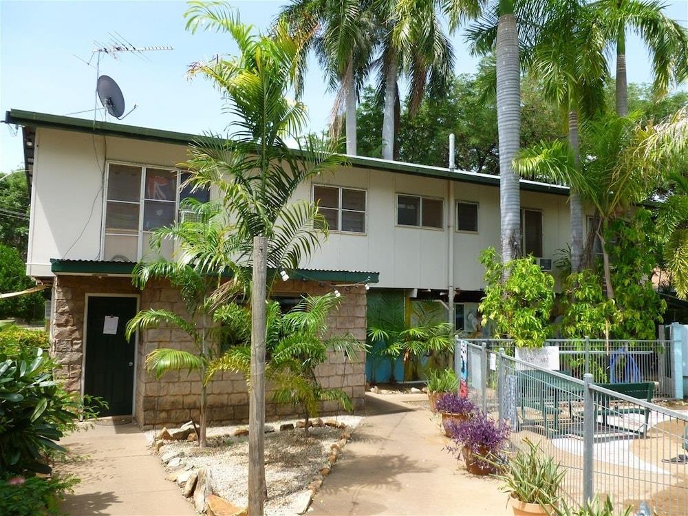 Palm Court Budget Motel Hostel Backpackers