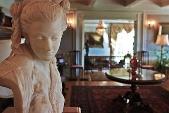 Rowenas Inn On The River