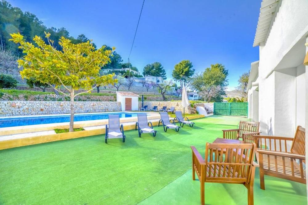 Villa - 7 Bedrooms With Pool And Wifi - 106439