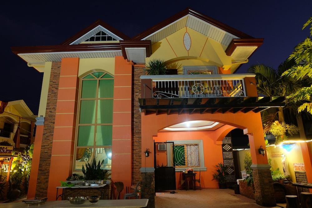 The Orange House - Vigan Villa