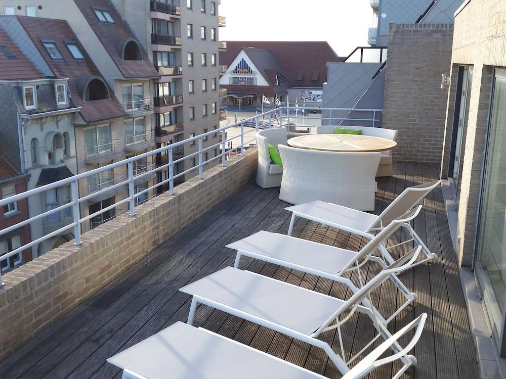 Beautifully Located Penthouse With View From The Terrace Over The Middelkerke Beach