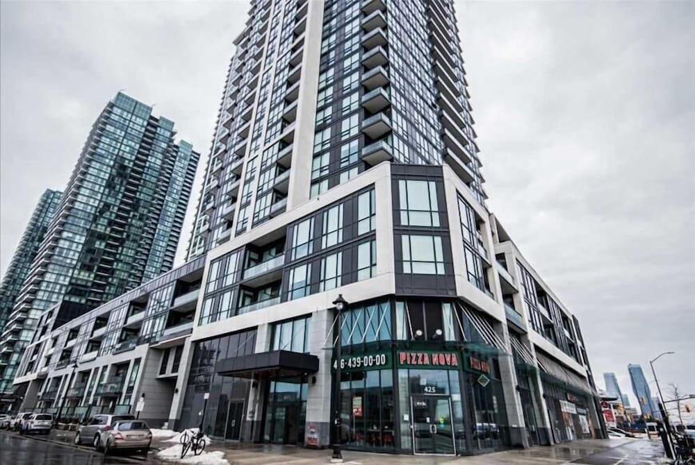 Deluxe Corner Suite By Elite Suites