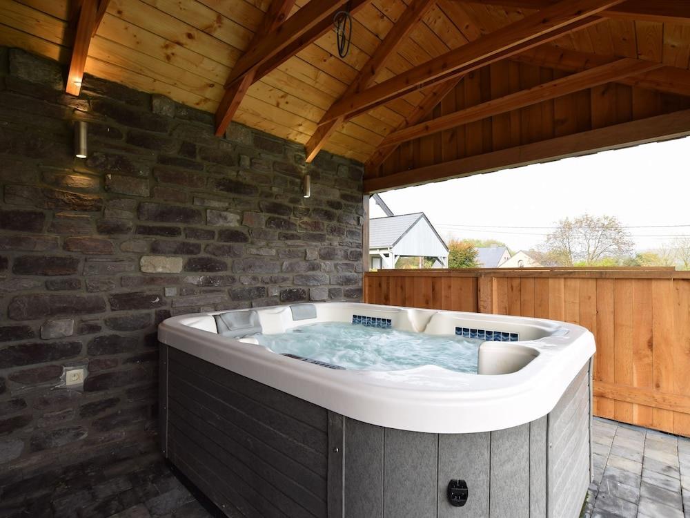 Luxurious Villa With Jacuzzi And Sauna Just A Step Away From Durbuy