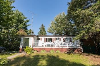 Stewart Lake Cottage