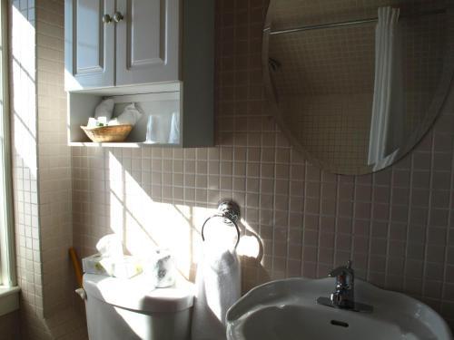 Brigantine Inn & Suites