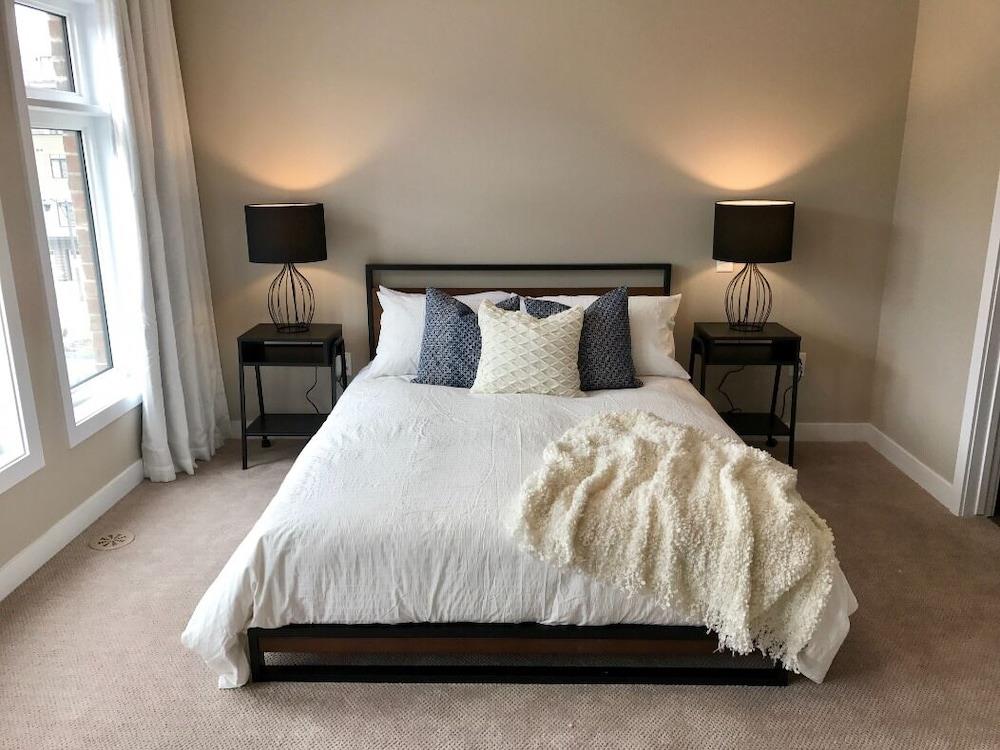 Executive Lakeview Town Home