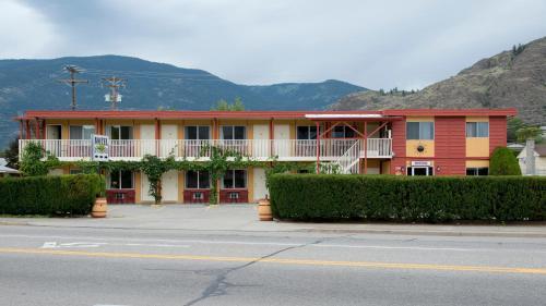 Maple Leaf Motel Inn Towne
