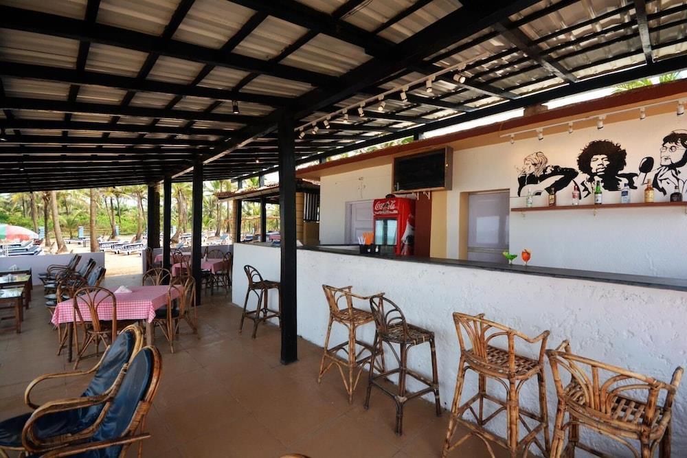 C'roque Beach Resort